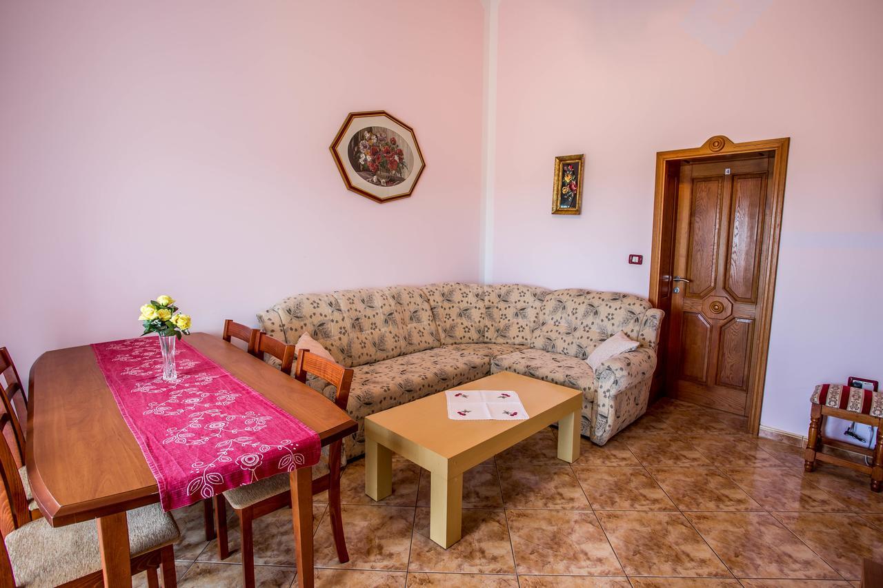 Villa Veli Vrh Pula Exterior photo